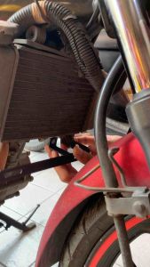 Breket dudukan plat nomor kolong bawah radiator Vixion lama old / Vixion new tebal 2mm
