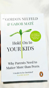 Hold on to Your Kids by Gordon Neufel & Gabor Mate (paperback)