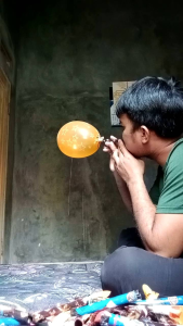 Satu Kodi Mainan Anak Balon Bunyi & Buka Tutup