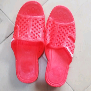 Dép tổ ong màu đỏ nhựa trong chất lượng dép đi trong nhà dép đi mưa