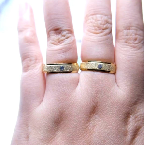 [GRATIS CETAK NAMA] Cincin Couple Titanium Anti Karat M14 | Cincin Pasangan | Cincin Hadiah | Cincin Lamaran | Cincin Tunangan | Aksesoris Pria Wanita