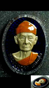 เหรียญใส่หมวกรุ่นแรก หลวงปู่บุญมา โชติธมโม สำนักสงฆ์เขาแก้วทอง จังหวัดปราจีนบุรี #A45 เนื้อทองแดงหน้ากากฉนวนโบราณ ลงยาน้ำเงิน ลงยาหมวก ลงยาจีวร สร้าง 59 เหรียญ ตอกโค๊ตศาลาหมายเลข 42 องค์พระสวยมาก ใหม่ วัตถุมงคลแท้ พระเครื่องเมืองไทย 泰国佛牌