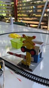 Mainan Palang Pintu Perlintasan Kereta Api bahan tebal aman Aksesoris Rel KAI Miniatur Permainan Anak