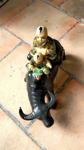 Tượng gốm tiểu cảnh con trâu và em bé