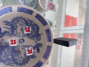 ลูกสะกิด6 ใส ขนาด5.5หุน พร้อมตัวส่งสัญญาณแจ้งเตือน เหมาะสำหรับเจ้ามือที่เล่นเกมนี้ สามารถรู้ตัวออกได้ ราคานี้หาซื้อที่ไหนไม่ได้อีกแล้ว เนื้อเต๋าสวยงาม สินค้ามีพร้อมส่ง