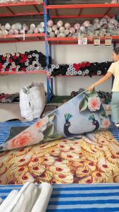 (ม้วนส่ง)พรมลายนกยูง 200x300cm. 8ฟุต ขนาดใหญ่ สวยงาม โดดเด่น พร้อมส่งจากไทย สะดวกและรวดเร็ว