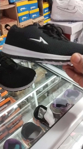 Sepatu Ando: Sepatu Desain Modern & Berkualitas Tinggi