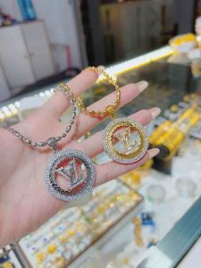 Dây chuyền bi gạo kèm mặt v.l chạm tròn viền mới Kami trang sứ