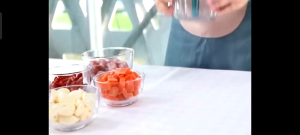 Bear Mini Portable Fast Hand Pull Chopper & Mixer (400ml) BHCM-G04L