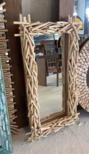 กระจกติดผนัง กรอบกระจก แท่งไม้ ไม้ไมยราพ แต่งผนัง สี่เหลี่ยมผืนผ้า 55x100x10cm กระจก งานทำมือ แต่งบ้าน Balinese Vertical Wall Mirror in Sleepy Plant