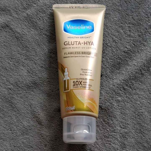 Vaseline Gluta-Hya Serum Burst UV Lotion Flawless Bright 100 Ml