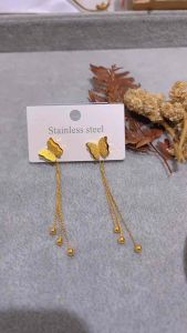 Anting Kupukupu Jurai Titanium: Aksesoris Gaya Kasual