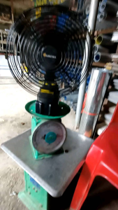 combo quạt sử dụng chân pin phổ thông makita 4cm đường kính quạt khoảng 22cm