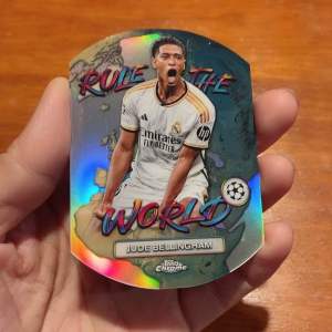 Jude Bellingham Die-Cut ⚽️ เรอัล มาดริด 🇯🇵 การ์ดสะสมฟุตบอล UCL ญี่ปุ่น ⚽️ Topps Chrome RULE THE WORLD CARD 🇪🇸 Real Madrid ⚽️ Japanese Version 🇯🇵 England 🏴󠁧󠁢󠁥󠁮󠁧󠁿