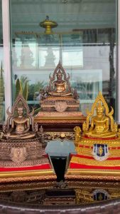 พระพุทธชินราช แร่เหล็กน้ำพี้ (ขนาดเล็ก) ฐานพระกว้าง5.5หน้าตัก3นิ้วสูง 7 นิ้ว หนัก1.2กก. แถมฟรีฐานรอง