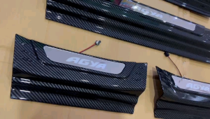 Sillplate Samping Agya GR SPORT 2023-2026 Sporty Hitam Carbon & Lampu LED