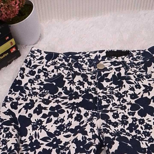 Thrift / Pre Loved / Second / Mantan celana panjang wanita motif bunga warna biru dongker bahan strethcy