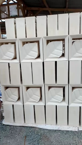 Roster Beton Minimalis: Desain Rumah Modern & Aksesoris Bangunan Interior