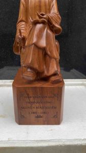 tượng nguyễ bỉnh khiêm văn hóa giáo dục tâm linh trí tuệ tầm nhìn xa trông rộng lòng yêu nước gỗ hương cao 50-20-17cm