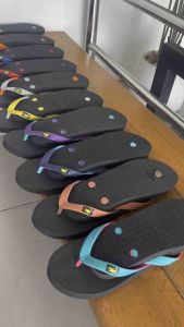 รองเท้าแตะ รองเท้าฟองน้ำ พื้นดำ หูสองสี ทนทาน สวย ใส่ง่าย ราคาไม่แพง