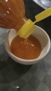 ซอสพริกศรีราชา ตรา RQ ซอสพริกของคนใต้ ซอสพริกที่ทำจากพริกสดไม่ผ่านการดอง รสชาติกลมกล่อม เผ็ดกำลังดี