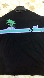 Converse Palm Tree Tee Black Kaos\\n\\n Apa Itu Kaos Converse Palm Tree Black?\\n\\nKaos Converse Palm Tree Black adalah sebuah pilihan fashionable yang cocok untuk semua usia. Desain unik Palm Tree pada kaos ini menambahkan sentuhan estetika ke penampilan Anda, sementara warna hitam yang klasik menjadikannya sebagai pilihan yang sangat baik untuk berbagai acara dan situasi.\\n\\n Desain Unik Palm Tree pada Kaos Converse\\n\\nDesain unik Palm Tree pada kaos Converse memberikan kesan santai dan casual. Ini adalah elemen penting dalam desain, yang memberikan sentuhan khas Converse kepada kaos ini. Dengan menggabungkan desain ini dengan warna hitam yang klasik, kaos ini menjadi pilihan yang sempurna untuk penampilan sehari-hari.\\n\\n Kelebihan Kaos Converse Palm Tree Black\\n\\nKaos Converse Palm Tree Black memiliki beberapa kelebihan utama, termasuk kenyamanan dan desain yang sesuai untuk pria dan wanita. Kaos ini dibuat dengan bahan berkualitas tinggi yang menjamin kenyamanan maksimal, sementara desain unik Palm Tree membuatnya menjadi pilihan yang sempurna untuk berbagai acara dan situasi.\\n\\n Bagaimana Kaos Converse Palm Tree Black Cocok untuk Sehari-hari?\\n\\nKaos Converse Palm Tree Black adalah pilihan yang sempurna untuk penampilan sehari-hari karena kenyamanannya dan desain yang sesuai untuk pria dan wanita.\\n\\n Kenyamanan Kaos Converse Palm Tree Black\\n\\nKaos ini dibuat dengan bahan berkualitas tinggi yang menjamin kenyamanan maksimal. Dengan desain yang pas dan tidak terlalu ketat, kaos ini cocok untuk digunakan sepanjang hari.\\n\\n Desain Kaos Converse Palm Tree Black yang Sesuai untuk Pria dan Wanita\\n\\nKaos Converse Palm Tree Black dirancang untuk sesuai dengan pria dan wanita. Desain unik Palm Tree memberikan kesan santai dan casual, sementara warna hitam yang klasik menjadikannya sebagai pilihan yang sangat baik untuk berbagai acara dan situasi.\\n\\n Cara Memilih Ukuran Kaos Converse Palm Tree Black yang Tepat\\n\\nMemilih ukuran kaos yang tepat sangat penting untuk mendapatkan penampilan yang sempurna. Berikut adalah panduan dan tips untuk memilih ukuran kaos Converse Palm Tree Black yang tepat.\\n\\n Panduan Ukuran Kaos Converse Palm Tree Black\\n\\nPanduan ukuran kaos Converse Palm Tree Black tersedia di website resmi Converse. Anda dapat menemukan informasi ini di bagian 'Size Guide' pada halaman produk.\\n\\n Tips Memilih Ukuran Kaos Converse Palm Tree Black yang Tepat\\n\\nUntuk memilih ukuran kaos Converse Palm Tree Black yang tepat, pertimbangkan faktor-faktor seperti tinggi badan, berat badan, dan bentuk tubuh Anda. Jika Anda masih ragu, Anda dapat menghubungi layanan pelanggan Converse untuk mendapatkan saran lebih lanjut.\\n\\n Dimana Anda Dapat Membeli Kaos Converse Palm Tree Black?\\n\\nAda beberapa tempat di mana Anda dapat membeli kaos Converse Palm Tree Black. Berikut adalah beberapa opsi yang tersedia.\\n\\n Toko Online Resmi Converse\\n\\nAnda dapat membeli kaos Converse Palm Tree Black di toko online resmi Converse. Di sini, Anda dapat menemukan berbagai pilihan ukuran dan warna, serta mendapatkan garansi dan layanan pelanggan yang berkualitas.\\n\\n Toko Offline Resmi Converse\\n\\nSelain toko online, Anda juga dapat membeli kaos Converse Palm Tree Black di toko offline resmi Converse. Di sini, Anda dapat mencoba kaos tersebut sebelum membelinya dan mendapatkan layanan pelanggan yang berkualitas.\\n\\n Toko Online Lainnya yang Menjual Kaos Converse Palm Tree Black\\n\\nSelain toko online resmi Converse, ada juga beberapa toko online lainnya yang menjual kaos Converse Palm Tree Black. Namun, pastikan untuk memeriksa kredibilitas toko tersebut sebelum melakukan pembelian.\\n\\nDengan informasi ini, Anda sekarang dapat memilih kaos Converse Palm Tree Black yang tepat untuk penampilan sehari-hari Anda. Selamat berbelanja!\"