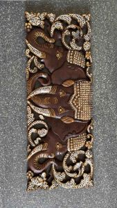 แผ่นไม้แกะสลัก รูปช้างสามเศียร 35x90x2.5cm ติดกระจกสี เส้นทอง แผ่นไม้สัก แผ่นไม้ติดผนัง ไม้แกะสลักสวยๆ งานทำมือ Ornate 3-head elephant wall panel