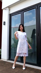Dress Brukat Bunga Putih Dress Pesta Premium Lengan Pendek