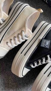 Sepatu Sneakers Kasual & Hak Tinggi Wanita: Seojin MS119