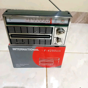RADIO F-4250 AC/DC PORTABLE INTERNATIONAL 3 BAND FM - WM -SW ANTIK CLASSIC JADUL terlarisss!!!!!!!!!