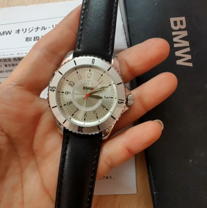 นาฬิกา BMW จากญี่ปุ่น เก่าเก็บ พร้อมกล่อง หายาก น่าสะสม ระบบควอตซ์ ขอบหมุนได้ สายใหม่ กระจกสวยใส ตัวเรือนสวย ขึ้นข้อหล่อมาก