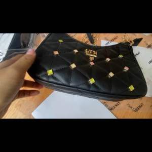 Túi xách tay nữ chần da Ly.n crossbody bags Lyn