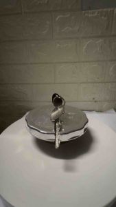 Nắp thùng dầu có khoá xe tải Hino 500