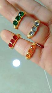 แหวนทองเหลืองหัวพลอย 3 เม็ดสีเหลือง