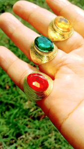 แหวนทองเหลืองลายไทยหัวโตพลอยสีแดง