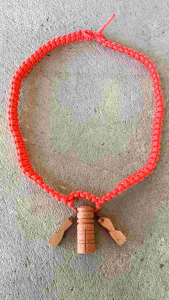 ปลอกคอบักขิดไม้(เชือกถักสีแดง) ปลอกคอวัว กระดิ่งวัว บักขิดไม้ใส่คอวัว