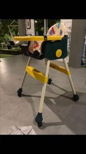 Milly เก้าอี้กินข้าวเด็ก พับเก็บได้ เบาะหนังลายการ์ตูน ล้อล็อคได้ พร้อมถาดอาหาร และที่เก็บของด้านล่าง