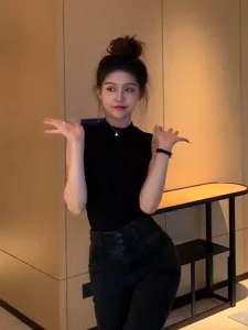 ATASAN WANITA TANPA LENGAN / SLEEVELESS TOP FOR WOMEN