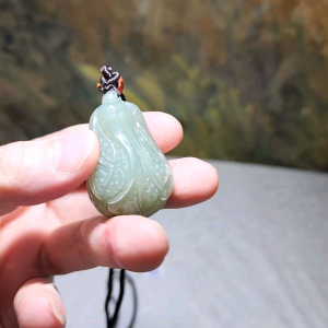 44 grams Premium Nephrite light green with slight blue hue large Chinese Cabbage pendant (with certificate) 44克和田玉且末藍调青白大发财(白菜)吊坠(带证书)