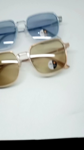 Kacamata Photocromic Lensa Berubah Warna: Gaya & Fungsi