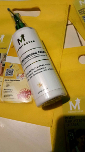 BODY BRIGHTENING CREAM MOMITASTAR 240ML BPOM.||100% Original.
