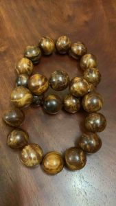 Vòng chớp bách xanh chìm thơm đẹp long lanh.