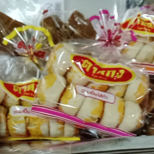 ขนมเปี๊ยะ ขนมเปี๊ยะตาลกง ของแทร่  ไส้แน่นๆ  ขนมเปี๊ยะ ท่ายาง ขนมเปี๊ยะตาลกง ผลิตสดใหม่ทุกวัน  1 ขนาดบรรจุต่อแพ็คมี 10 ชิ้น