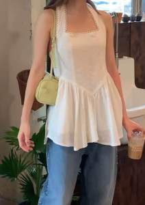 LIM STUDIOS | Esmé halter top เสื้อคล้องคอแต่งลูกไม้ ชายระบาย (น้ำตาล-ขาว พร้อมส่ง | ดำ พรี10-14วัน)