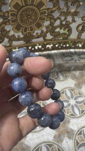 Vòng tay hạt đá Saphire nước sz 14 li (đá Kyanite tối vân mây) tông màu xanh Denim xám khói tự nhiên mang phong cách tranh thuỷ mặc cá tính. Hàng si nhật