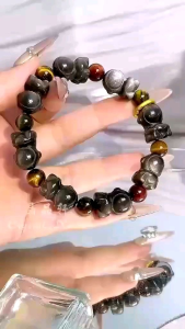 【现货】银曜石宇航员 × 三色虎眼手串|护身辟邪 × 招财开运 × 气场提升 ✨ Silver Sheen Obsidian Astronaut × Tri-Color Tiger’s Eye Bracelet|Protection • Wealth • Aura Boost