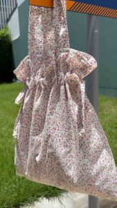 กระเป๋าผ้าทรงจีบ ถุงหูรูด ใบใหญ่ ลายดอกไม้👀🌷