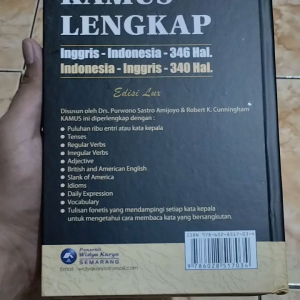 Hitam - Kamus Lengkap Bahasa Inggris Hardcover ( Edisi Lux ) Inggris - Indonesia Indonesia - Inggris 346 hal