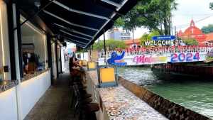 向世界岀发【第1-2-3季】TVB香港艺人带您看不一样的文化遗产同价值观 粤语 USB 32GB MP4 旅游景点 文化探索 主持人视角 喜欢了解世界各地文化 2006/2007/2008年