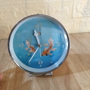 Đồng hồ báo thức cót cơ cá vàng mắt đảo máy đồng zin chuẩn xưa